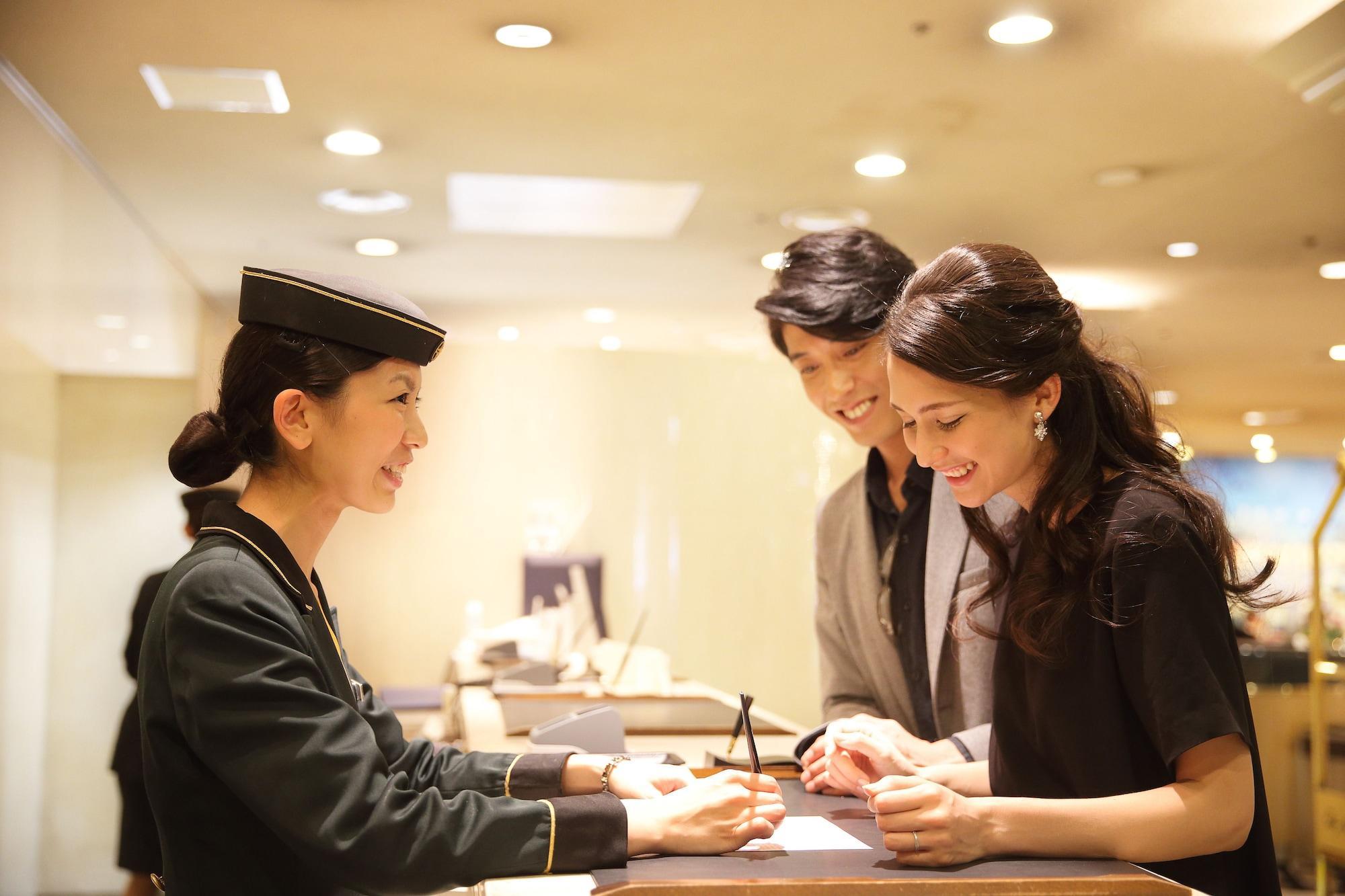 Hotel New Otani Hakata Φουκουόκα Εξωτερικό φωτογραφία A Korean hotel concierge