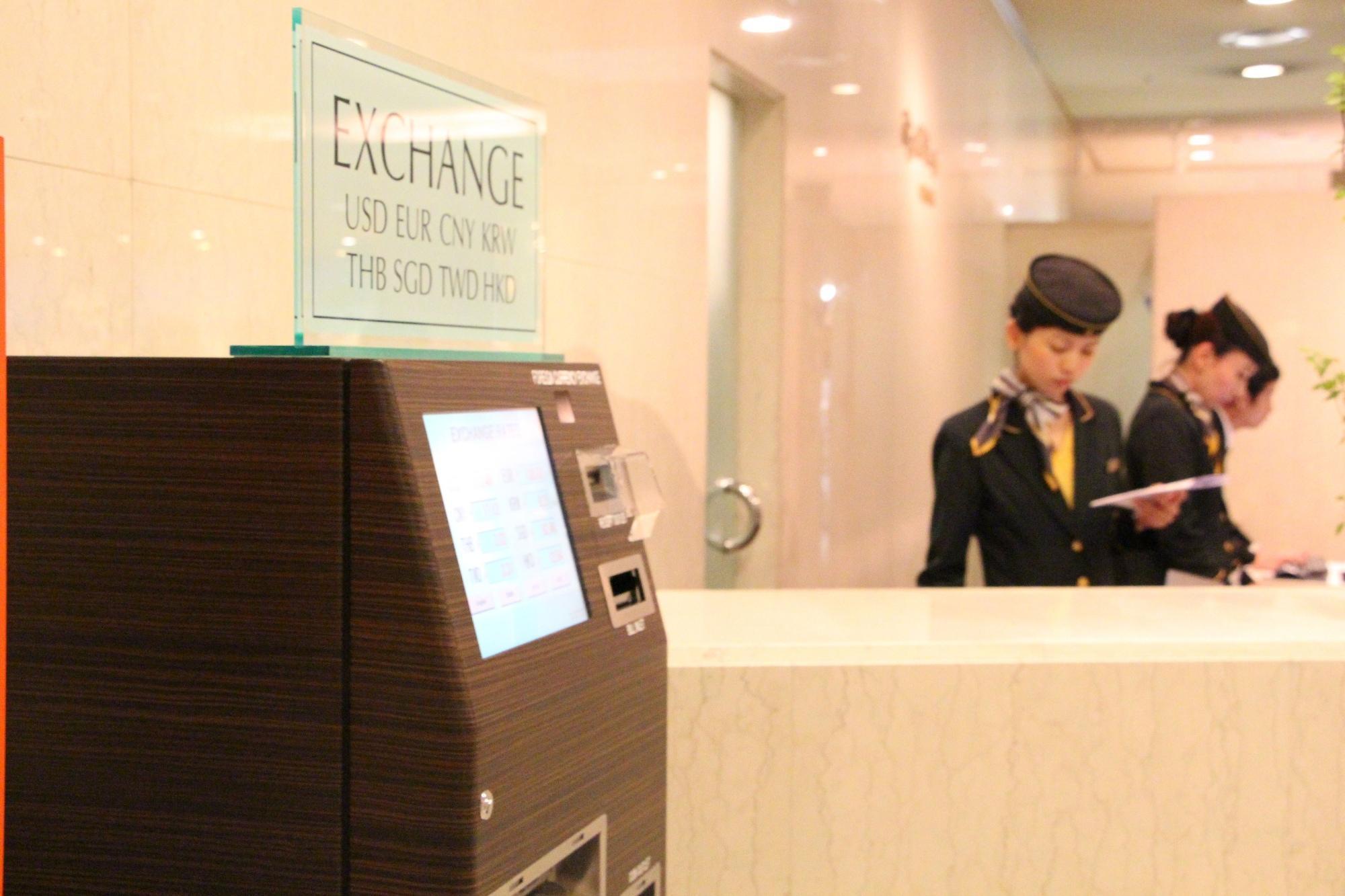 Hotel New Otani Hakata Φουκουόκα Εξωτερικό φωτογραφία The new check-in counter at the airport